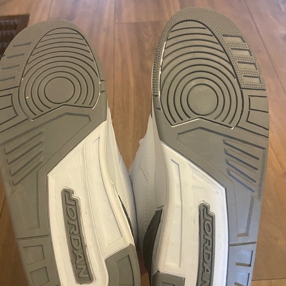 Jordan 3s - Picture 4 of 4
